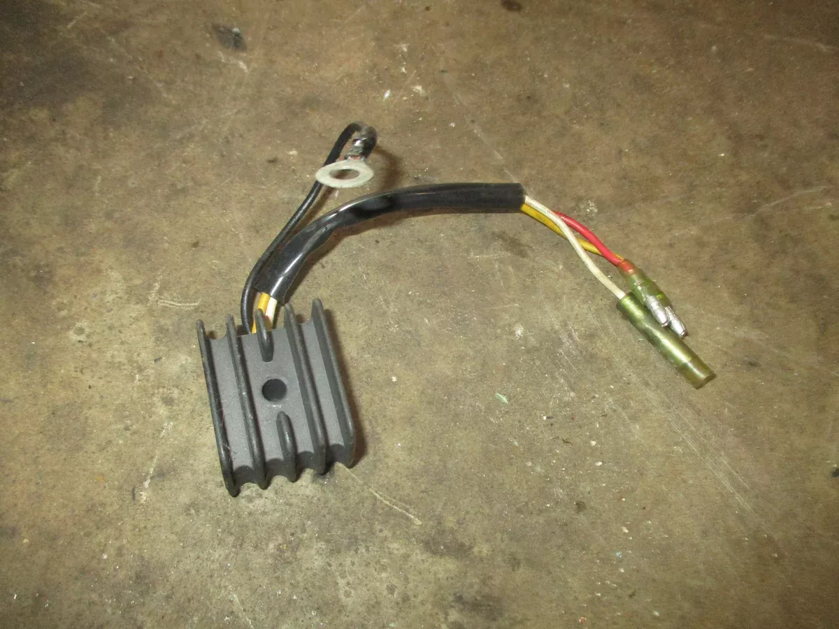 Suzuki DT 65 2 stroke outboard rectifier regulator (32800-95555)